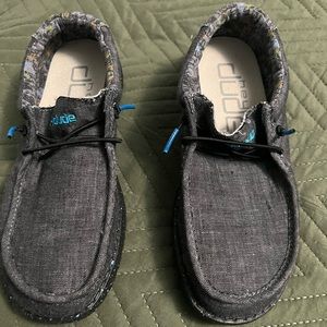 Hey Dude Women’s Size 5 / Youth Size 4 / Wally Youth Chambray